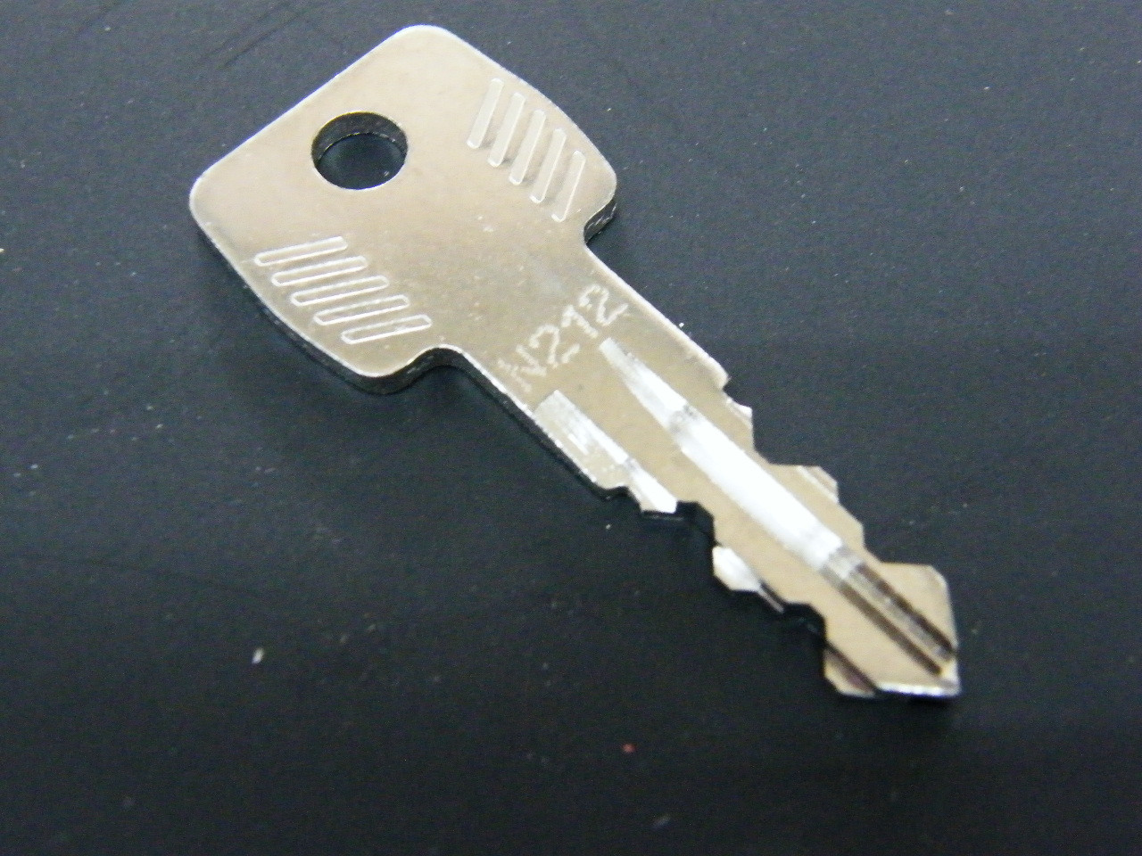Thule Schlüssel N121 N 121Ersatzschlüssel für Heckträger Dachboxen Dachträger 