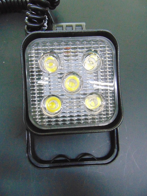 stabiler LED Arbeitsscheinwerfer mit Magnetfuß 12 und 24 Volt